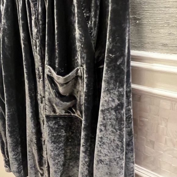 Small Anthropologie pilcro velvet femme button down collarless shirt grey gray - Picture 9 of 14